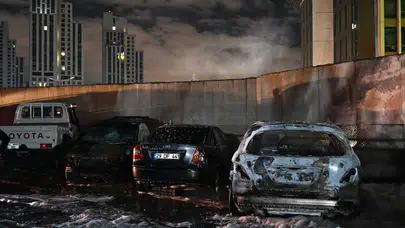 Sarıyer'de oto sanayi sitesinde yangın çıktı : 5 otomobil kullanılamaz hale geldi