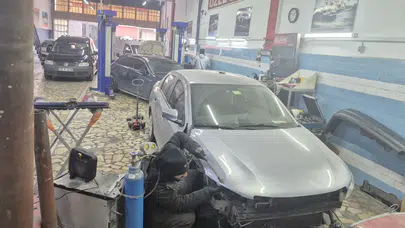 Kasko ile tamir bekleyen yüz binlerce araçta parça krizi: Servislerde yer kalmadı