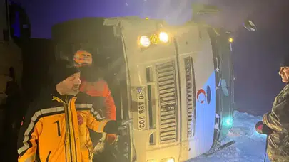 Sivas'ta gece yarısı zincirleme kaza! 8 kişi hastaneye kaldırıldı