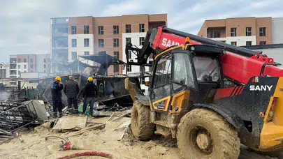 Arnavutköy’de şantiye yangını: İşçilerin kaldığı konteynerlar alev aldı