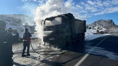 Yozgat’ta seyir halindeki kamyon alev aldı