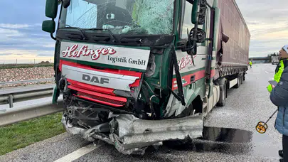Edirne otoyolunda tır dehşeti: Bariyerleri kağıt gibi ezdi!