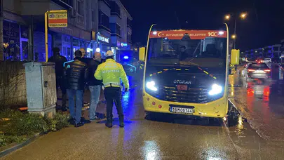 Bursa'da halk otobüsü anne ve kızına çarptı