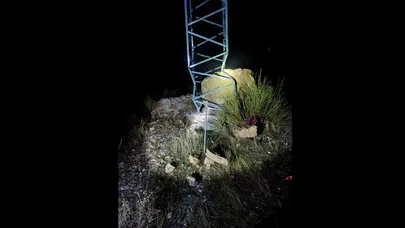 Batman'da dev kaya koptu: Köy elektriksiz kaldı