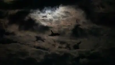 İngiltere ve Fransa, Suriye'deki DAEŞ yer altı silah deposunu vurdu