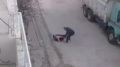Sokak ortasında bebekli anneye ve küçük kıza acımasız saldırı! Mardin'de kan donduran dehşet kamerada
