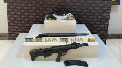 Uşak'ta sosyal medyadan silah paylaşımı yapan 6 kişi gözaltına alındı