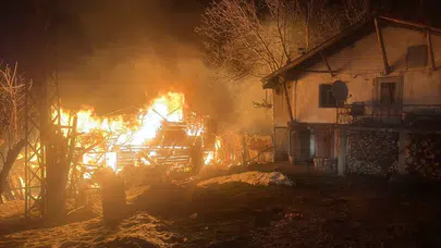 Karabük'te 2 katlı ahşap evde çıkan yangın çıktı: 1 yaralı