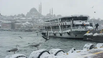 İstanbul'da yoğun kar yağışı nedeniyle bazı vapur seferleri iptal edildi!
