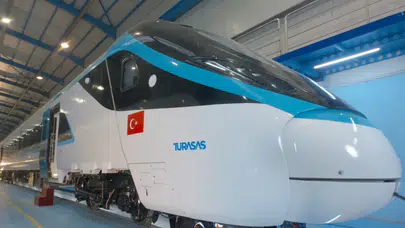 Bakan Uraloğlu: Milli Elektrikli Hızlı Trenimizi 2026 yılı içerisinde raylara indirerek test sürecini başlatacağız