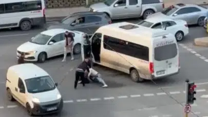 İstanbul Pendik'te arbede: Kırmızı ışık kavgası kameraya yansıdı