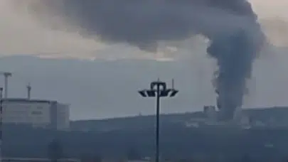 Sakarya Şehir Hastanesi şantiyesinde yangın: 17 konteyner yandı!