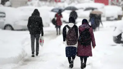 Eğitime kar engeli: 56 ilde okullar tatil, valilikler peş peşe açıkladı!