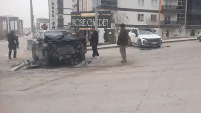 Ankara Beypazarı'nda iki otomobil çarpıştı: 3 kişi yaralandı