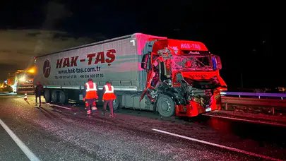 Uşak-İzmir yolunda feci kaza: 2 tır çarpıştı, 1 yaralı!