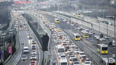 İstanbul'da kent genelinde trafik yoğunluğu yüzde 63!