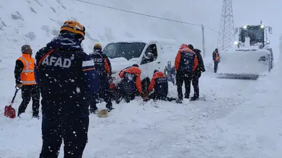 Hakkari'de korkunç kaza: Otomobil çığ altında kaldı