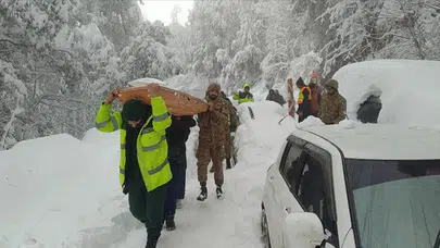 Pakistan'da yoğun kar yağışı kazalara neden oldu! Ölü ve yaralılar bulunuyor