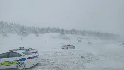 Tokat - Sivas karayolunda araçlar karda mahsur kaldı