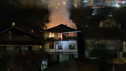 Karabük'te 3 katlı binada yangın : Yaşlı adam mahsur kaldı