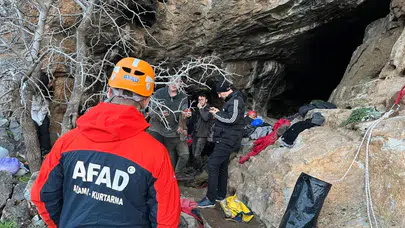 İzmir'de eğitmen mağaradaki çukura düştü : 8 saat sonra kurtarıldı