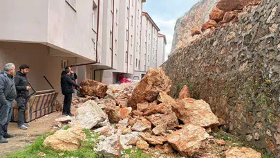 Eğirdir’de kaya düşmesi : 11 daire tahliye edildi