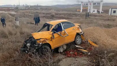 Afyonkarahisar'da taksi şarampole devrildi : Sürücü hayatını kaybetti