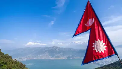 Nepal'de yolcu otobüsü nehre düştü : Çok sayıda ölü ve yaralı var
