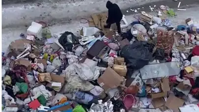 Erzurum'da bir evden tonlarca çöp çıktı