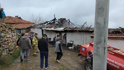 Balıkesir'de yangın felaketi : Sındırgı'da bitişik evler alev aldı , 1 kişi yaralandı