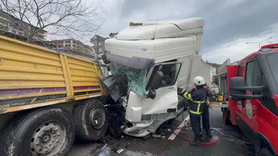 Rize'de tır park halindeki tıra çarptı : 1'i ağır 4 yaralı