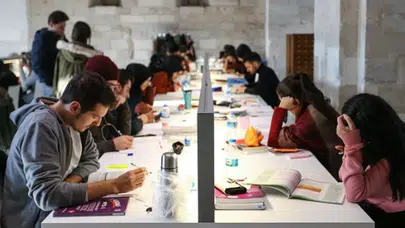 Üniversite öğrencilerinin uygulamalı eğitimi en az 1 dönem olacak