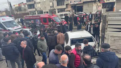 Adıyaman'da otomobil park halindeki araçlara çarptı : 1'i ağır 3 yaralı