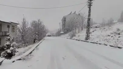 Tunceli'de çatıdan kar kütlesi düştü : 2 jandarma yaralandı