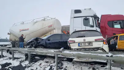Erzurum'da zincirleme trafik kazası : Çok sayıda yaralı