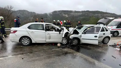 Antalya-Isparta kara yolunda feci kaza : 6 ölü, 6 yaralı