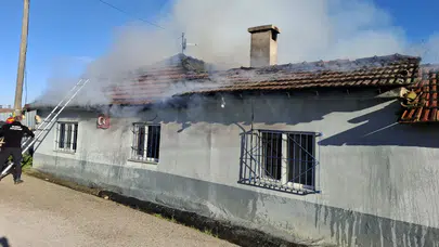 Bursa Mustafakemalpaşa’da yangın : Yaşlı çiftin evi kullanılamaz hale geldi