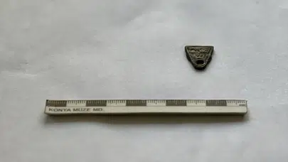 Konya'daki Listra kazısında yüzyıllık bronz muska gün yüzüne çıktı