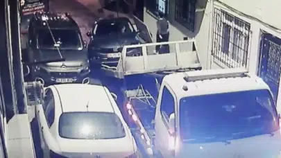 Esenler'de arızalı otomobilin yüklendiği çekicinin yokuştan kayması kameraya yansıdı