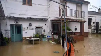 Portekiz'de Leonardo Fırtınası : Yaşlı adam sel suyuna kapılıp hayatını kaybetti