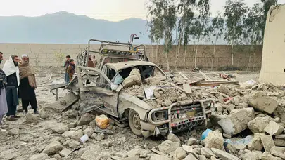 Pakistan ve Afganistan savaşında gerilim yükseliyor : Toplam can kaybı 188'e ulaştı