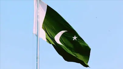 Pakistan'da intihar saldırısı : 2 polis öldü, 1 polis yaralandı