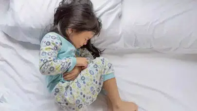 14 yaşındaki kızın karnından 3 kilogram saç yumağı çıkarıldı