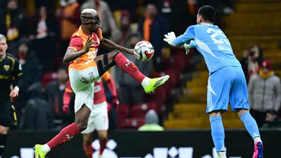 Galatasaray'da 4 değişiklik : Lang 11'de, Asprilla yedek