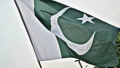 Pakistan'da apartmanda patlama : Çok sayıda ölü ve yaralı