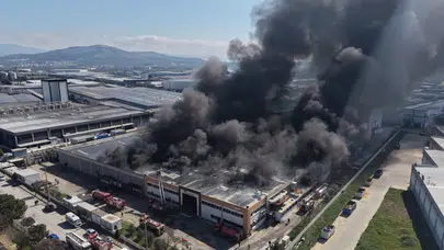 Akhisar’da şekerleme fabrikasında yangın!