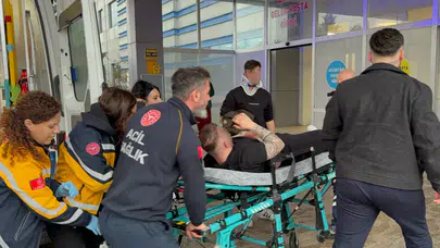 Samsun'da bıçaklı kavga : 2 kişi yaralandı, zanlı kaçtı