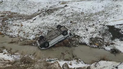 Van'da otomobil dereye uçtu : 3 kişi yaralandı