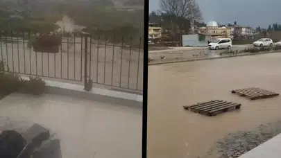 Hatay'da şiddetli sağanak etkisi : Cadde ve sokaklar göle döndü