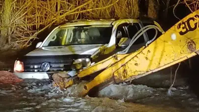 Ankara'da akıntıya kapılan araç 150 metre boyunca sürüklendi